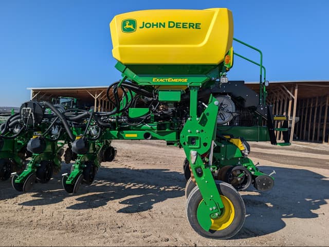 Image of John Deere 1775 equipment image 3