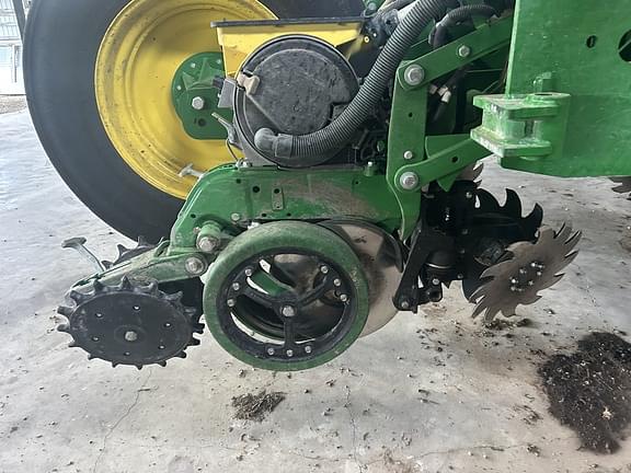 Image of John Deere 1775 equipment image 2