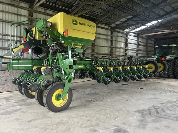 Image of John Deere 1775 Primary image