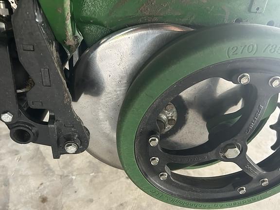 Image of John Deere 1775 equipment image 4