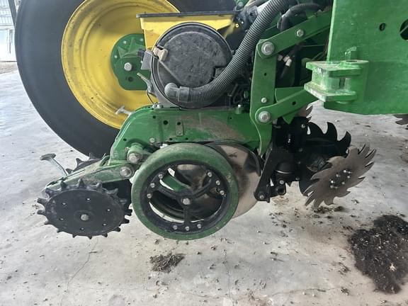 Image of John Deere 1775 equipment image 2