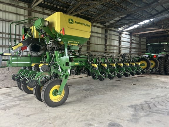 2024 John Deere 1775 Equipment Image0