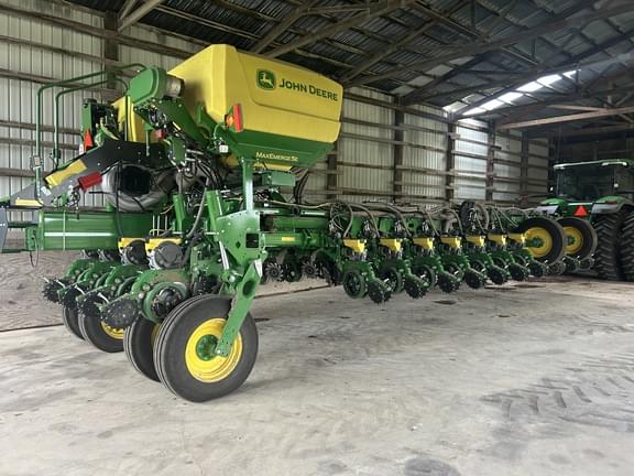 Image of John Deere 1775 Primary image