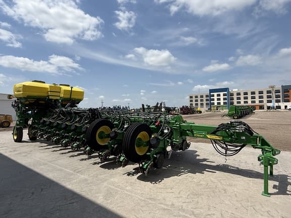 Image of John Deere 1775 Primary image