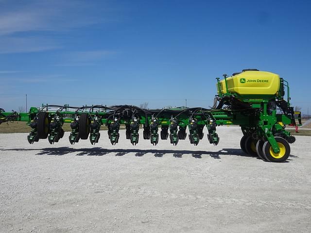 Image of John Deere 1775 equipment image 2