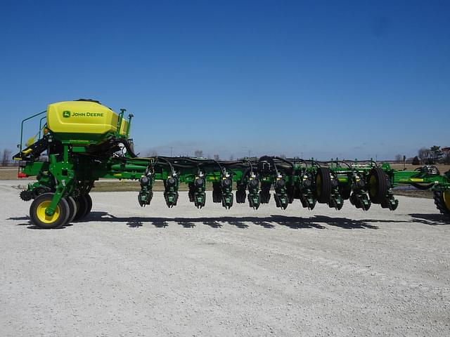 Image of John Deere 1775 equipment image 3