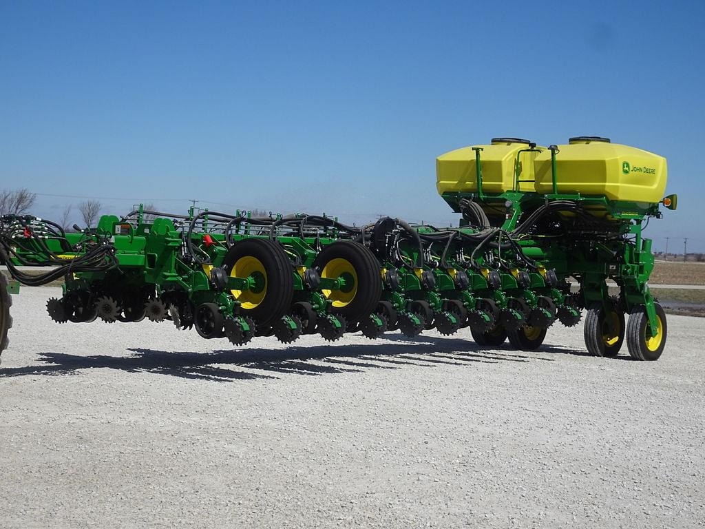 Image of John Deere 1775 Primary image
