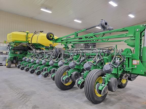 Image of John Deere 1775 equipment image 1