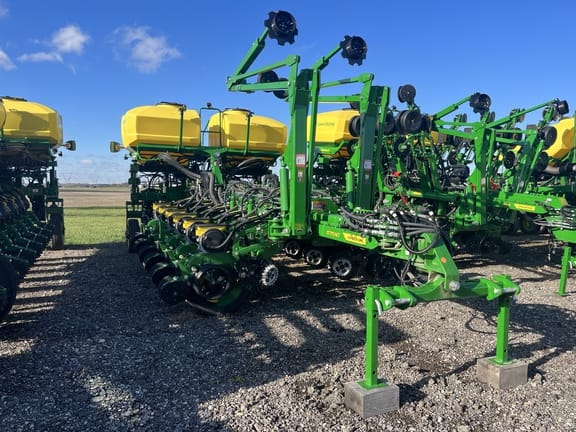 Main image John Deere 1775