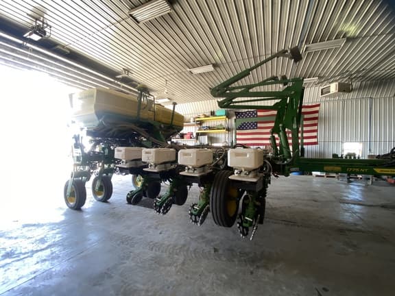 Image of John Deere 1775 equipment image 2
