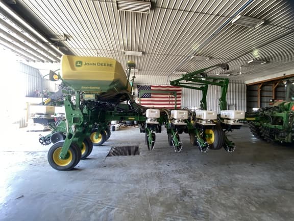 Image of John Deere 1775 Primary image