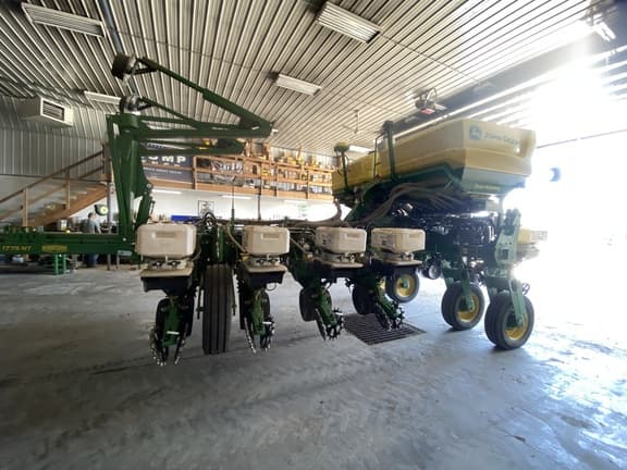 Image of John Deere 1775 equipment image 3