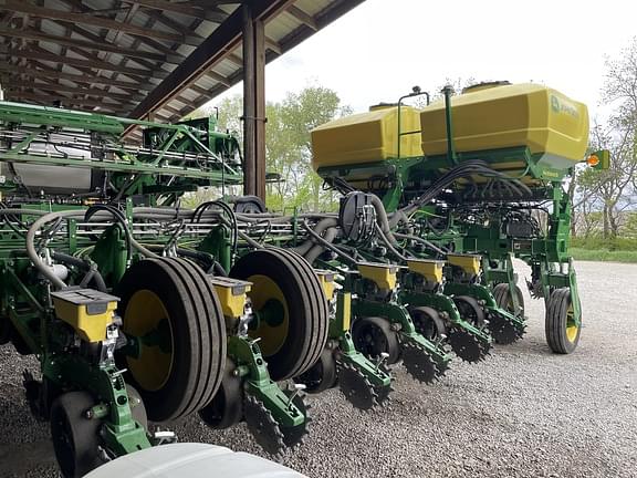 Image of John Deere 1775 equipment image 1