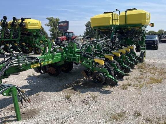 Image of John Deere 1775 equipment image 3