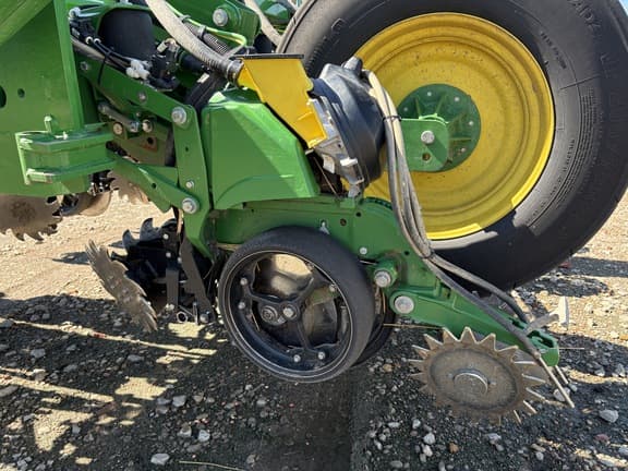 Image of John Deere 1775 equipment image 4