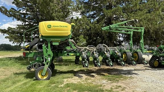 Image of John Deere 1775 equipment image 2