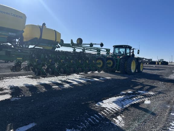 Image of John Deere 1775 equipment image 4