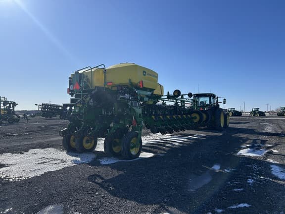 Image of John Deere 1775 equipment image 3