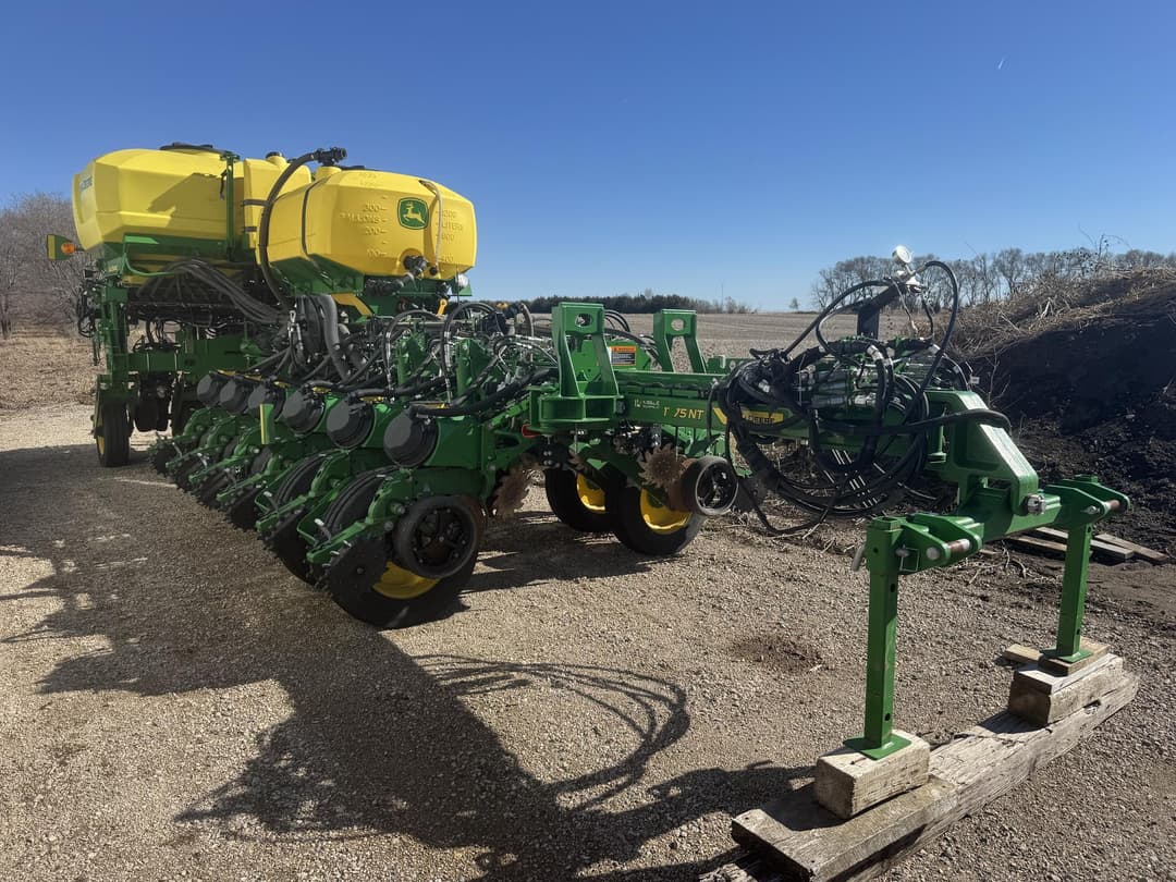 Image of John Deere 1775 Primary image