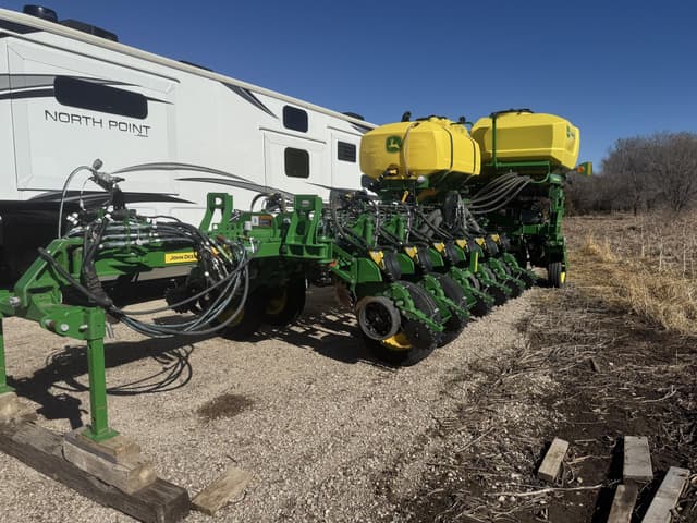 Image of John Deere 1775 equipment image 1