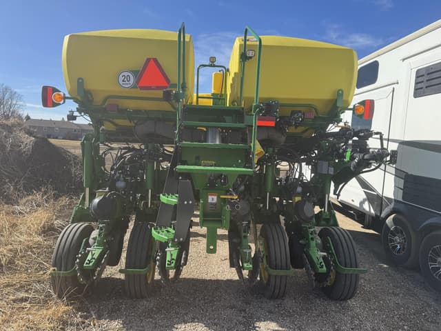 Image of John Deere 1775 equipment image 4