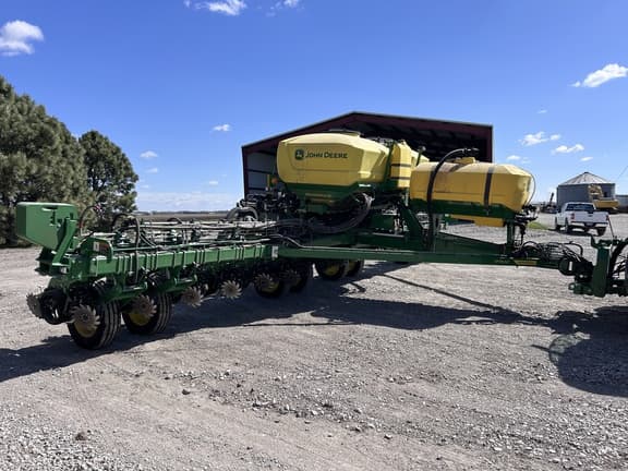 Image of John Deere 1775 equipment image 3