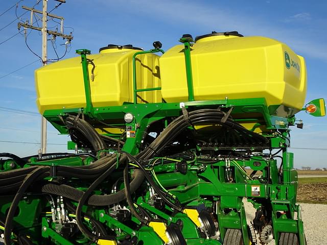 Image of John Deere 1775 equipment image 1