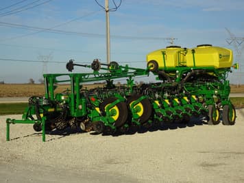 Main image John Deere 1775