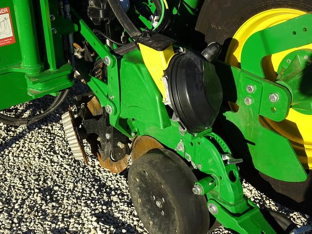 Image of John Deere 1775 equipment image 2