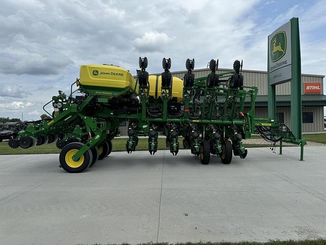 Image of John Deere 1795 equipment image 2