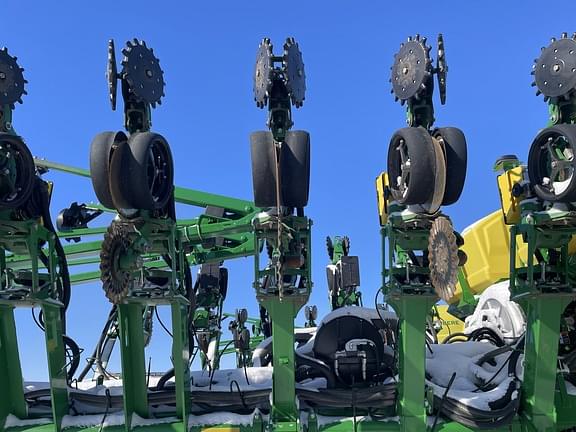 Image of John Deere 1795 equipment image 3