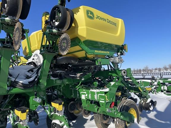 Image of John Deere 1795 equipment image 4