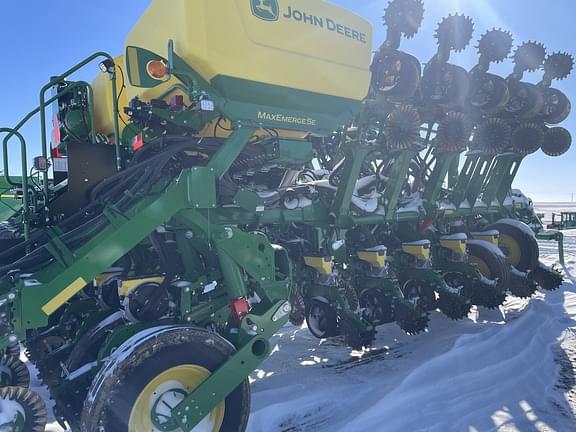 Image of John Deere 1795 equipment image 2
