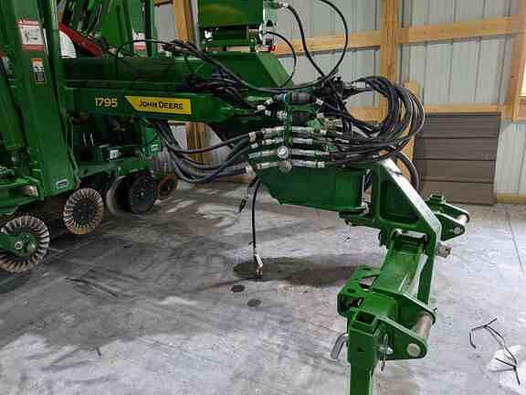 Image of John Deere 1795 equipment image 2
