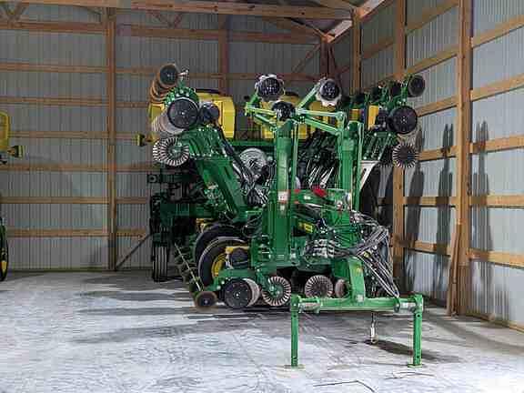 Image of John Deere 1795 equipment image 1