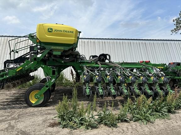 Image of John Deere 1795 equipment image 1