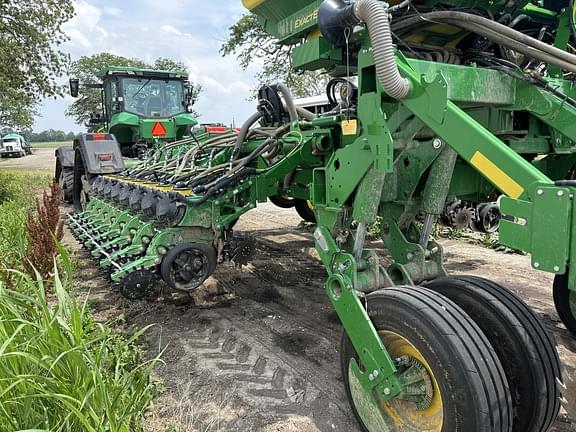Image of John Deere 1795 equipment image 2