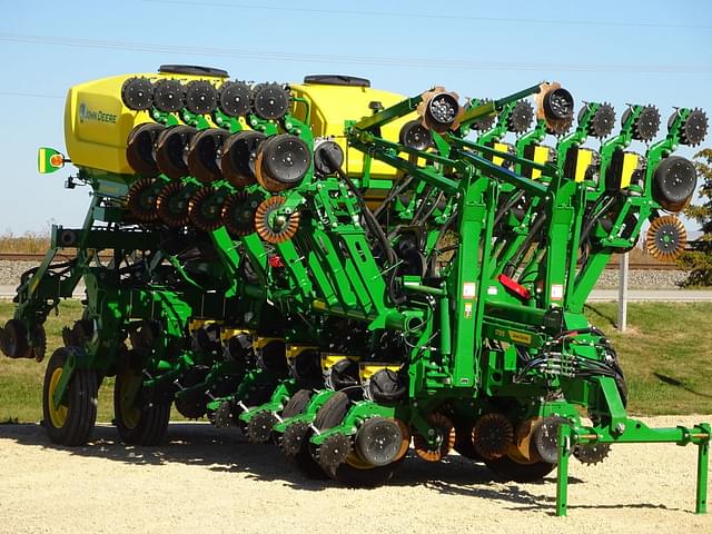 Image of John Deere 1795 equipment image 1