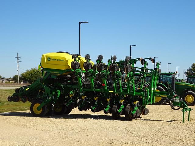 Image of John Deere 1795 equipment image 4