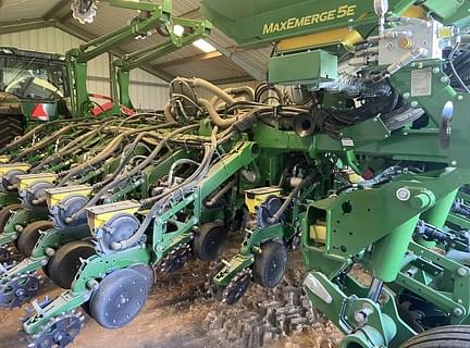 Image of John Deere 1795 equipment image 4