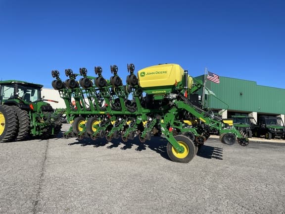 Image of John Deere 1795 equipment image 3