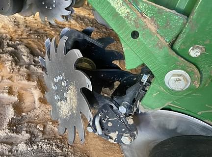 Image of John Deere 1795 equipment image 1