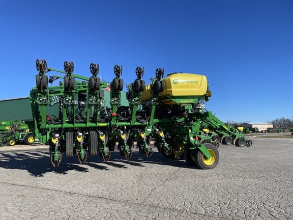 Image of John Deere 1795 equipment image 2