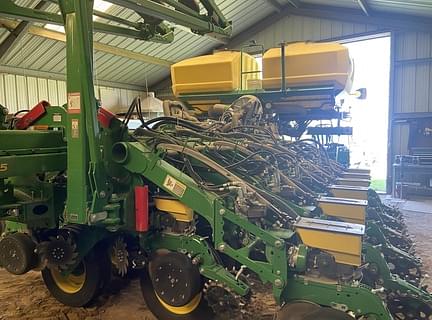 Image of John Deere 1795 equipment image 3