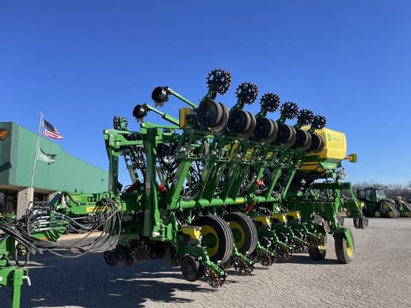 Image of John Deere 1795 equipment image 1