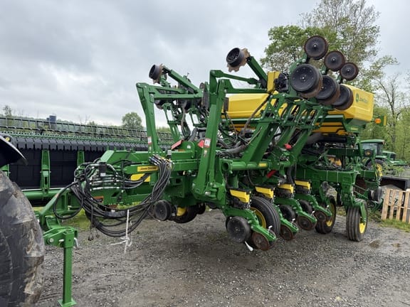 2024 John Deere 1795 Equipment Image0
