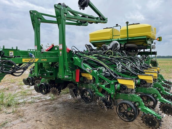 2024 John Deere 1795 Equipment Image0