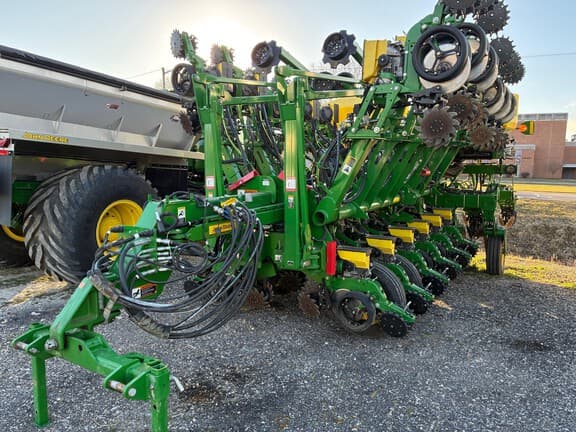 Image of John Deere 1795 equipment image 1