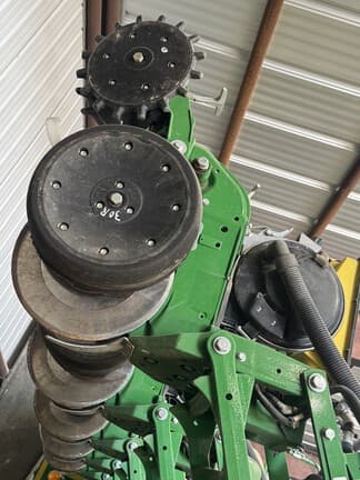 Image of John Deere 1795 equipment image 4