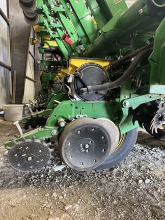 Image of John Deere 1795 equipment image 3